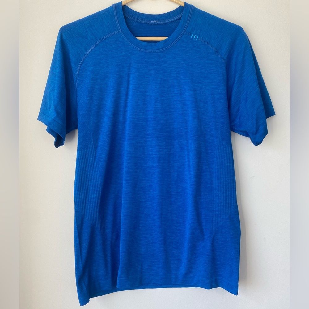 Lululemon Metal Vent Tech Mens Blue Shortsleeved Shirt